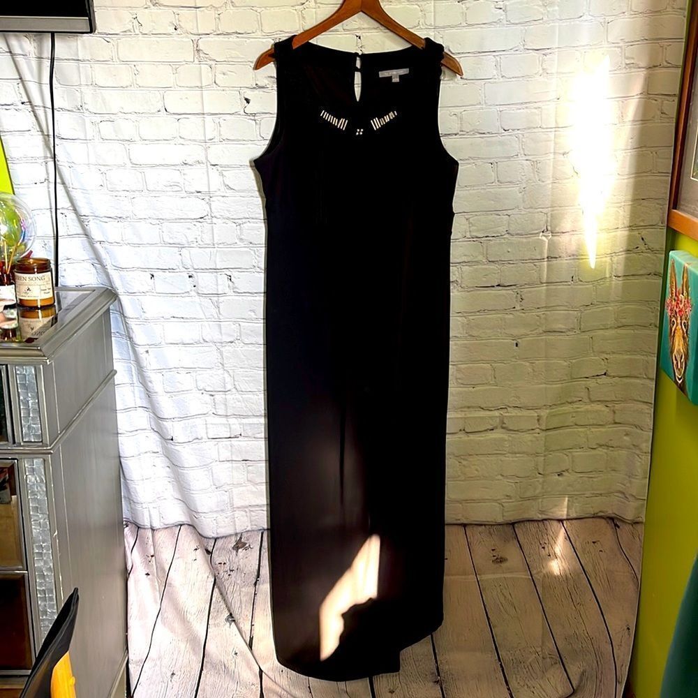 Sleeveless Black Maxi Dress with Keyhole Detail